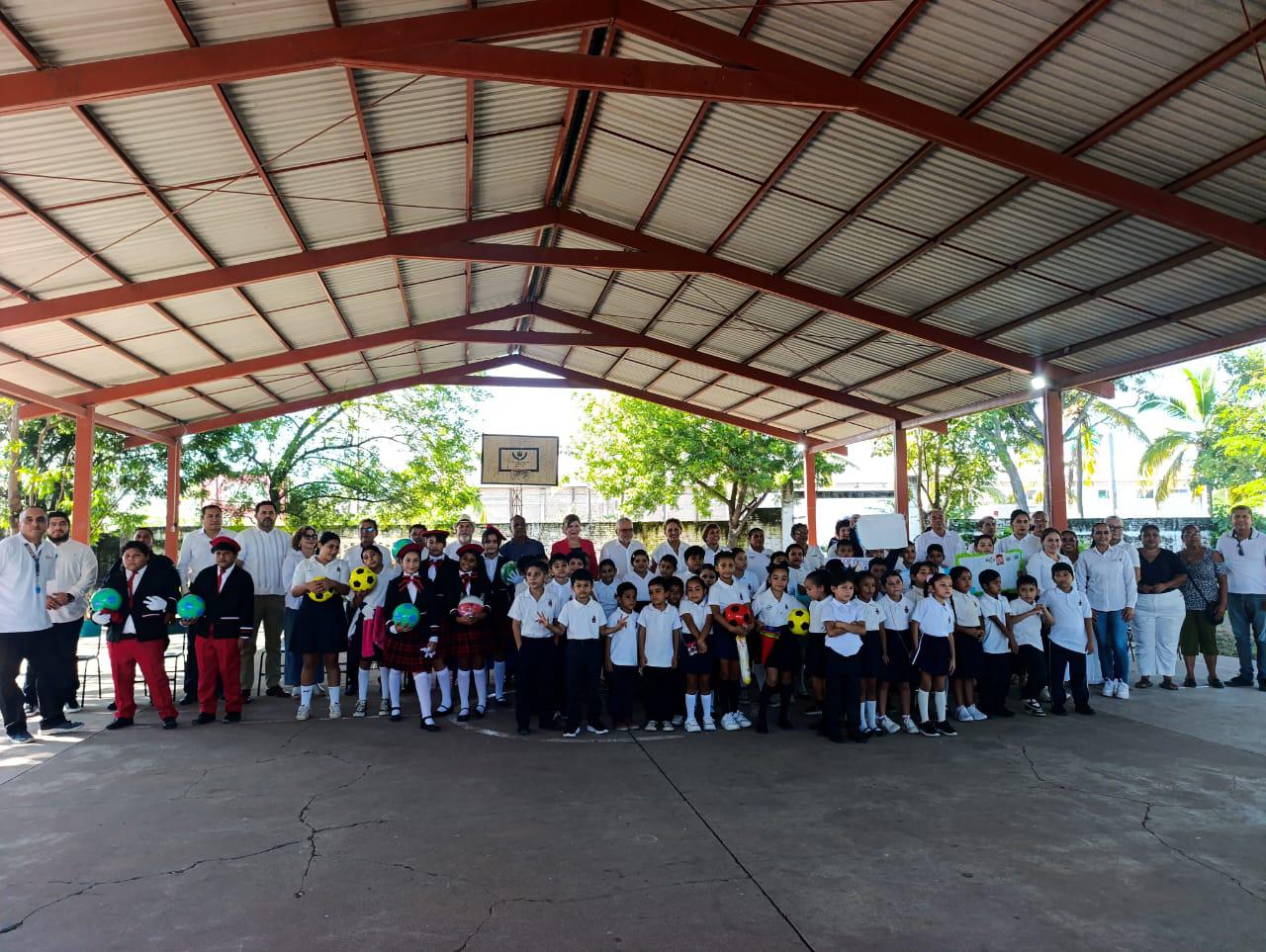 $!Urgen padres de familia garantizar seguridad e infraestructura en primaria de Escuinapa