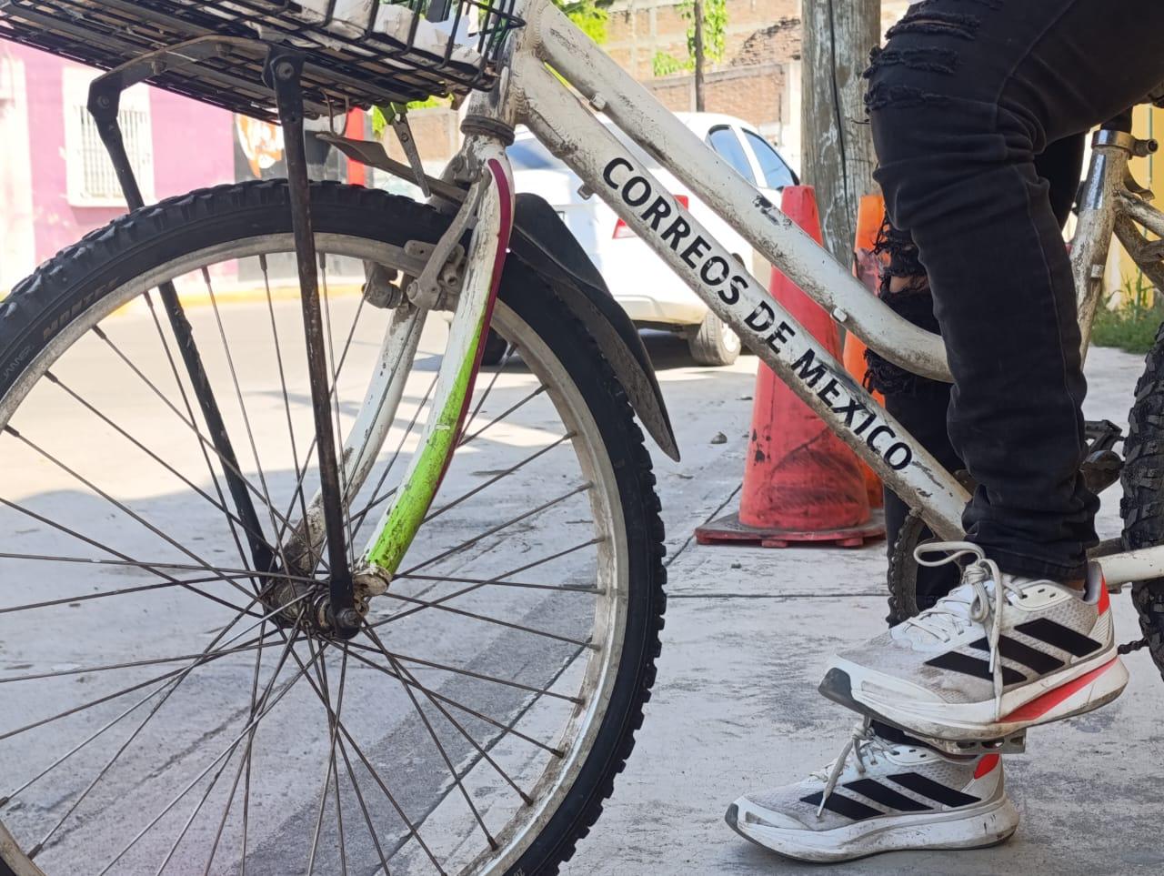 $!Aunque las cosas han cambiado, los carteros siguen siendo mensajeros importantes para Escuinapa