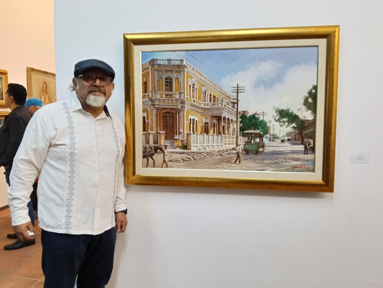 $!Rodolfo Arriaga, junto a una de las obras del artista.