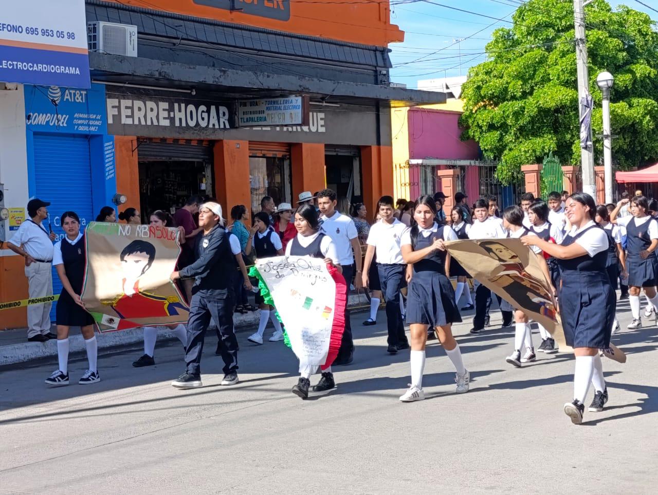 $!Marca desfile de Independencia de México una jornada de calor en Escuinapa