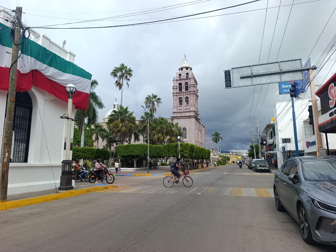 $!Sustituirá Ayuntamiento 116 luminarias en tres colonias de Escuinapa