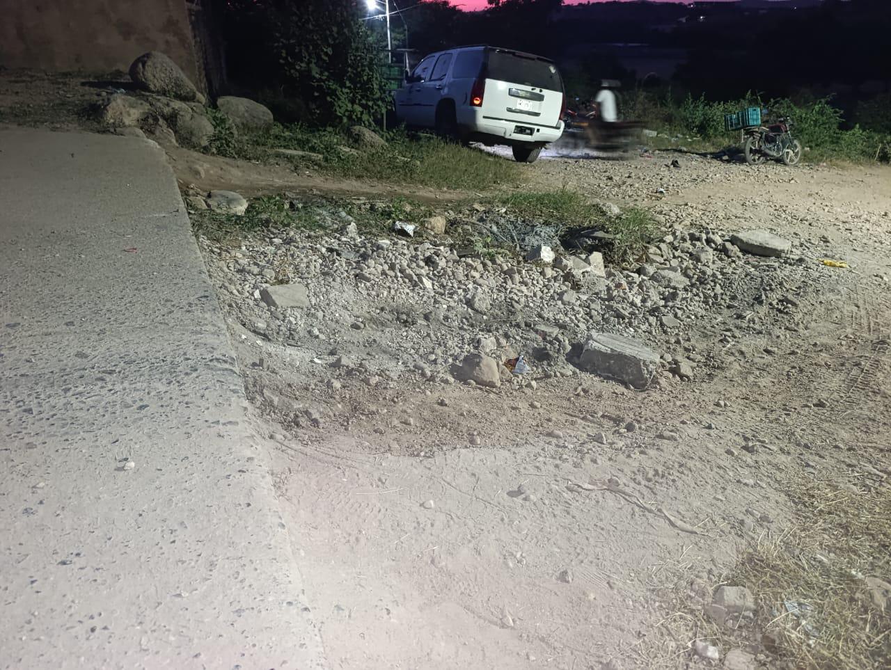 $!Mejorar calles y atender alumbrado, piden vecinos al Gobierno de Escuinapa