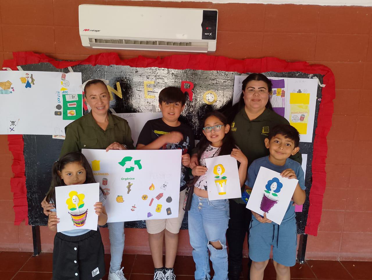 $!Hicieron carteles de material, orgánico e inorgánico.