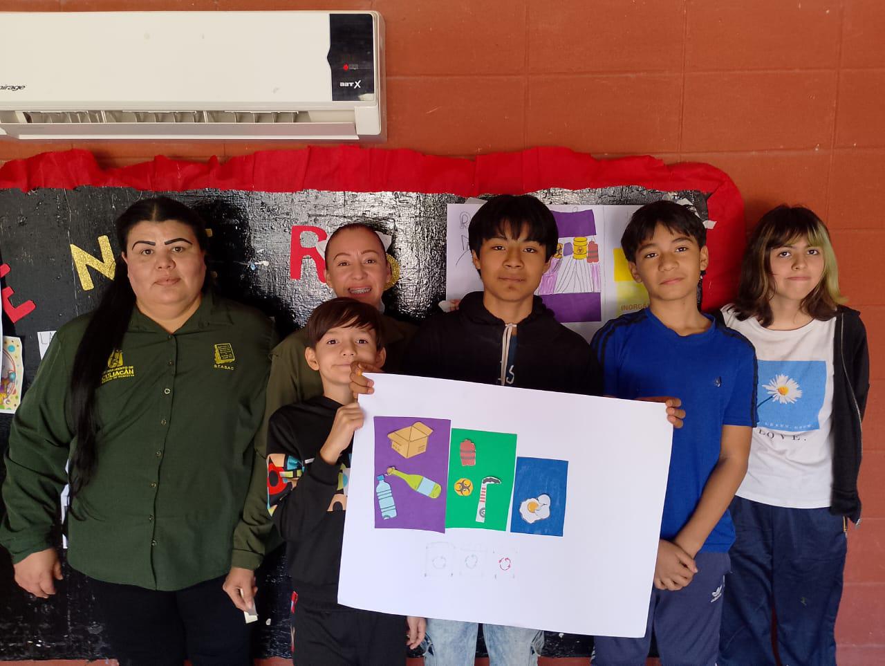 $!En los talleres aprenden sobre materiales que se pueden reciclar.