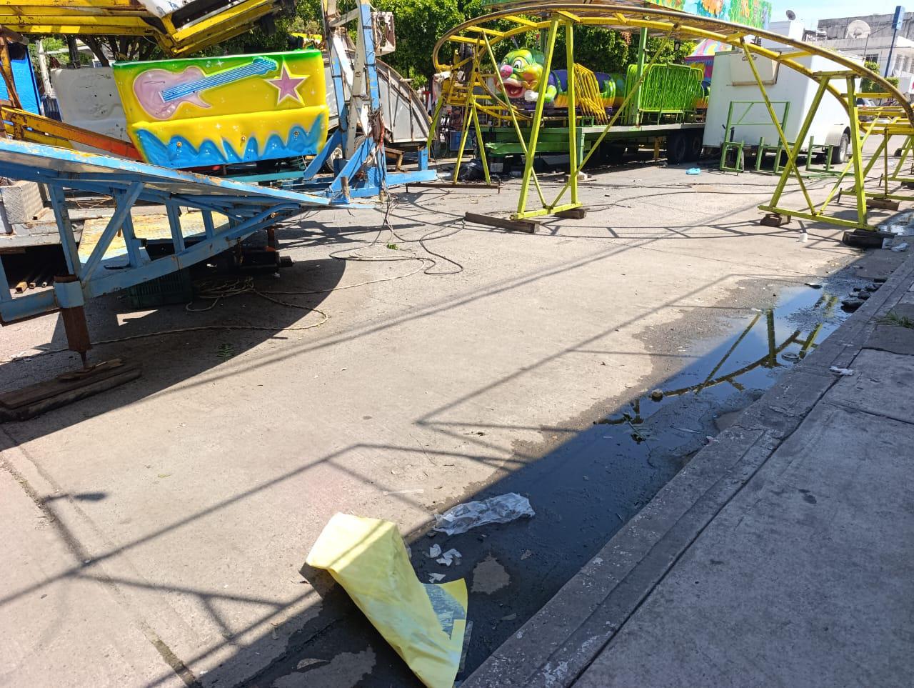 $!Obstrucción de calle Gabriel Leyva en Escuinapa afecta a locatarios y taxistas, aseguran