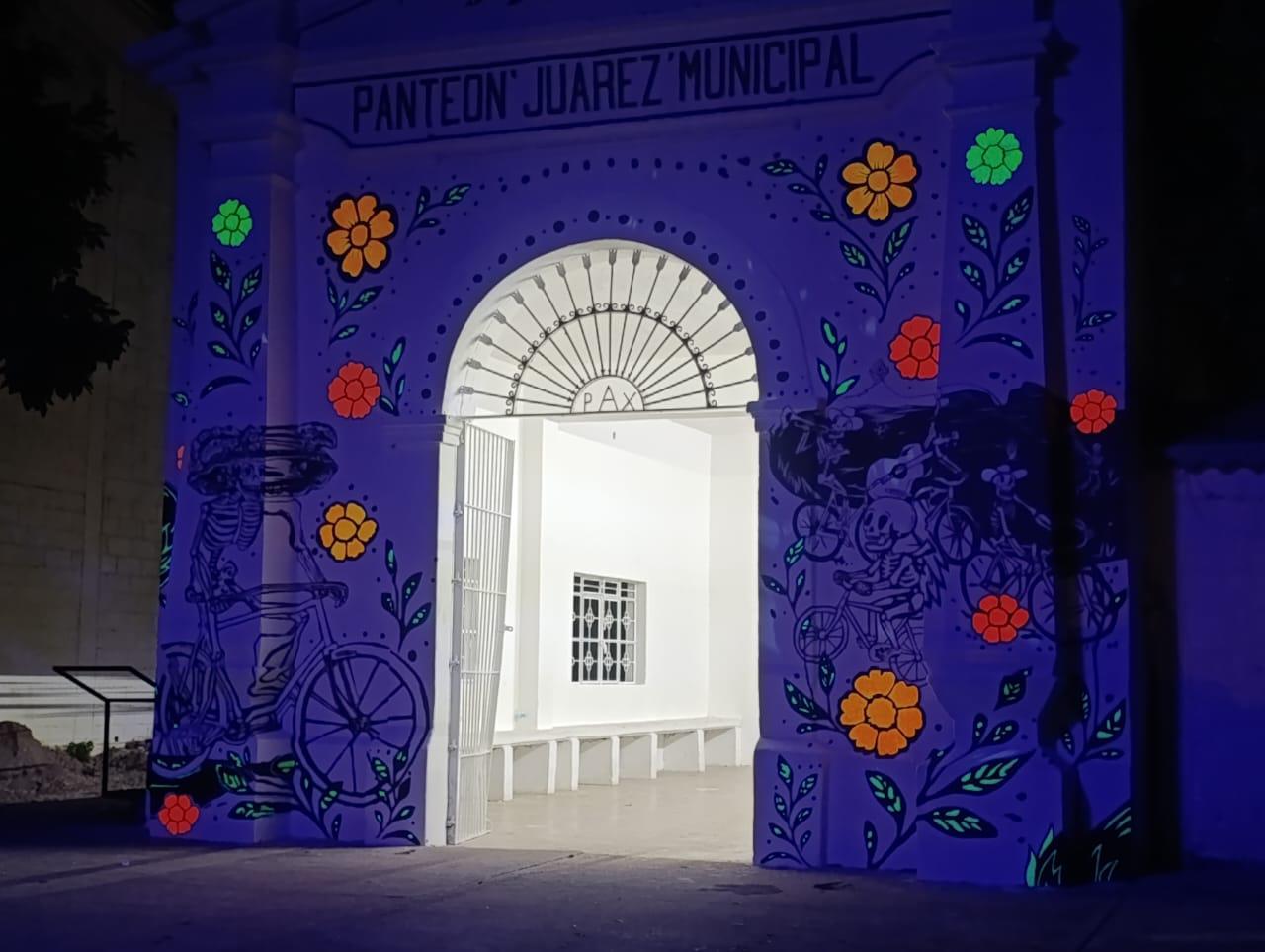$!Pintan mural en el panteón Benito Juárez en Escuinapa