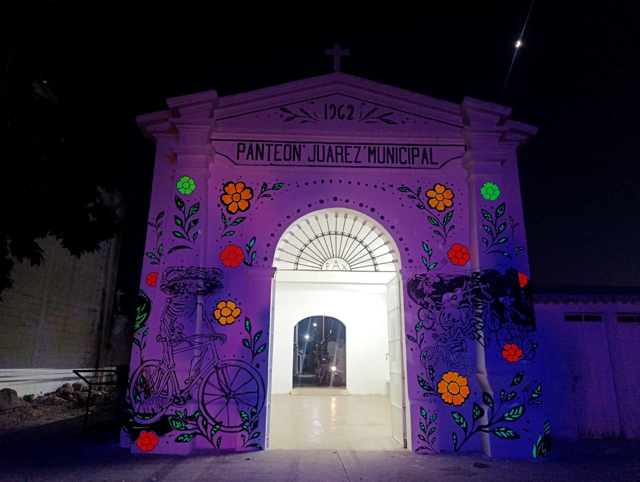 $!Pintan mural en el panteón Benito Juárez en Escuinapa