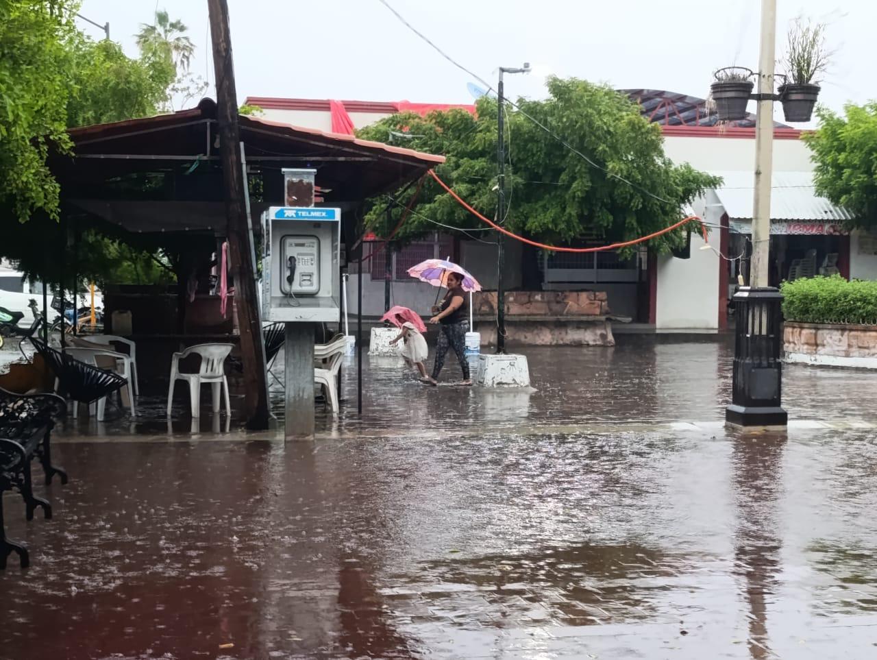 $!Sorprende lluvia a Escuinapa