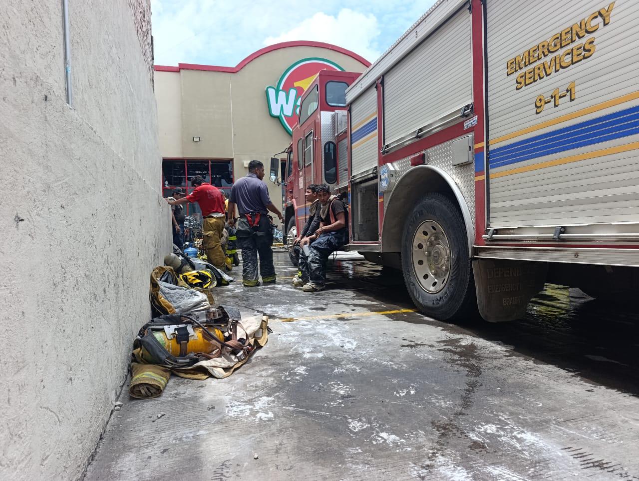 $!De nuevo se registra incendio en tienda de autoservicio en Escuinapa
