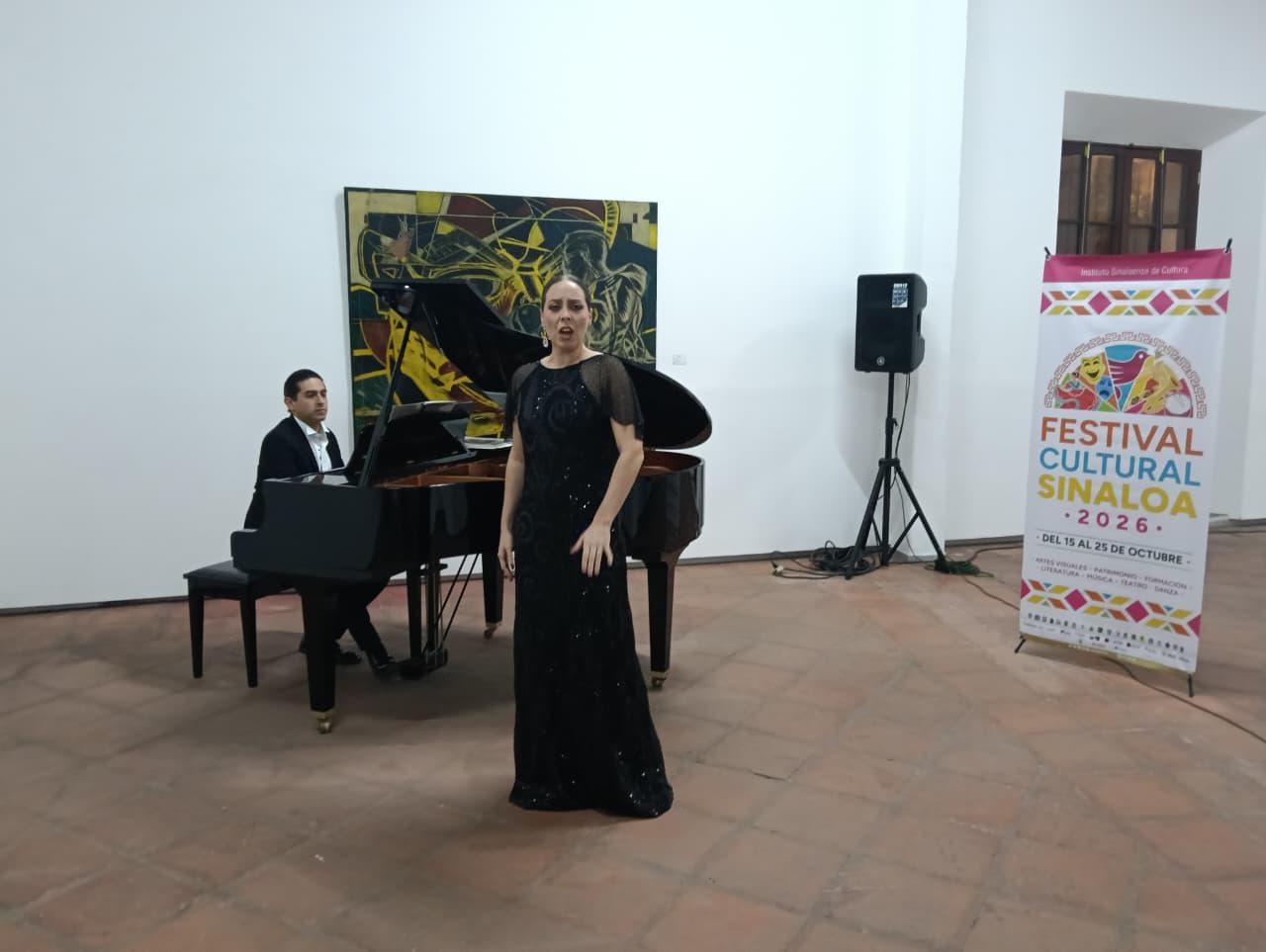 $!La mezzosoprano Sarah Holcombe participó como artista invitada en el concierto.