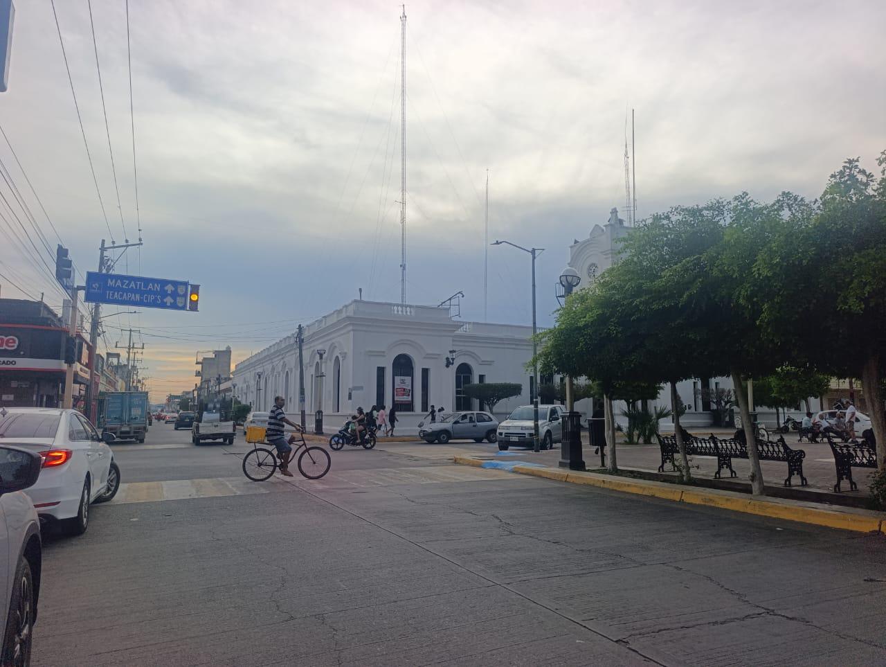 $!Se quedan sin energía eléctrica en Escuinapa por más de una hora