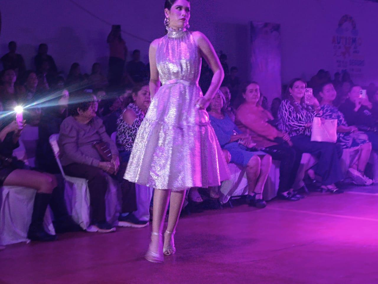 $!La obra artística de Andrés Romo lució en cada una de las jóvenes.