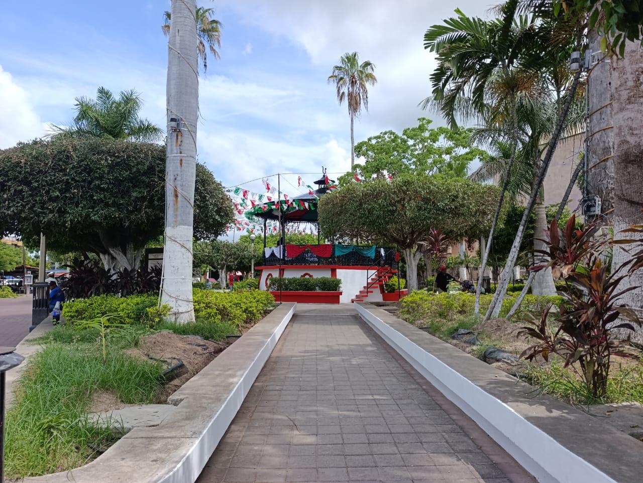 $!Decoración de fiestas patrias en Escuinapa estuvo a cargo de una coordinadora de eventos