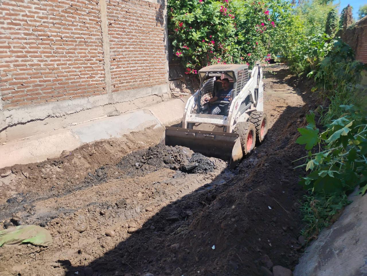 $!Realiza Gobierno limpieza y desazolve en arroyos y drenes de Culiacán ante temporada de lluvias