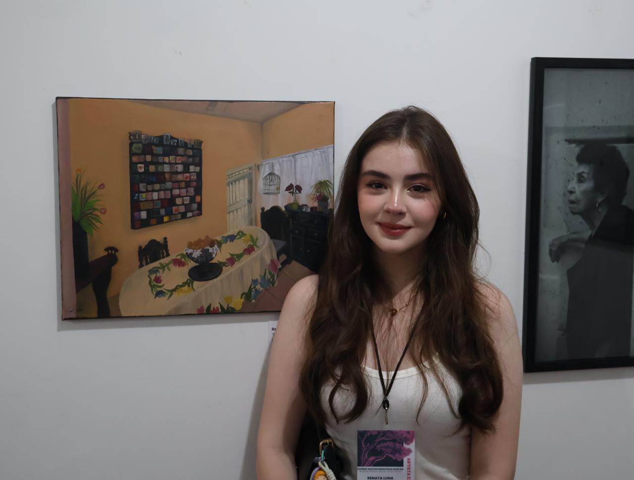 $!Renata Luna, junto a su obra.