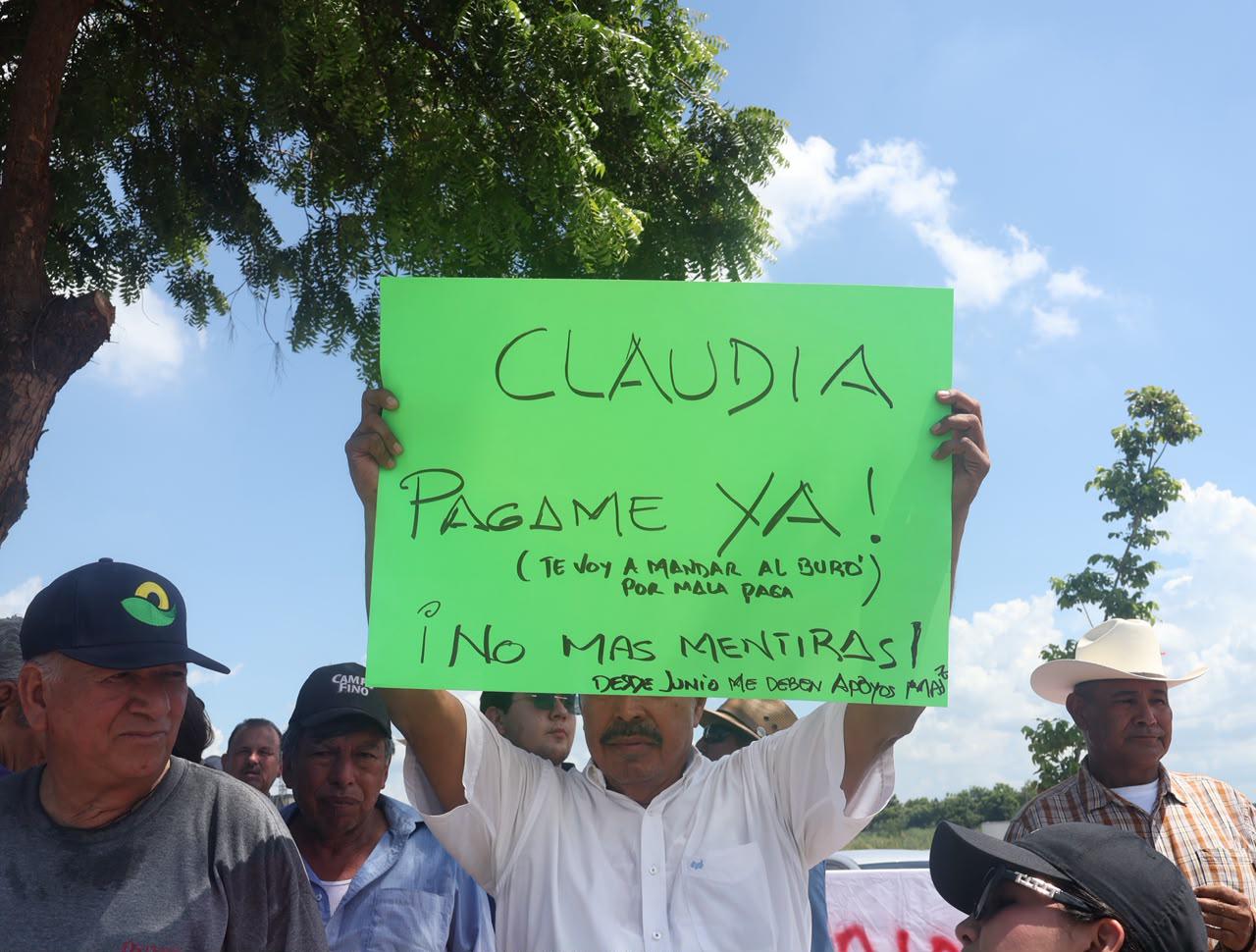 $!Agricultores protestan en Culiacán durante visita de Sheinbaum