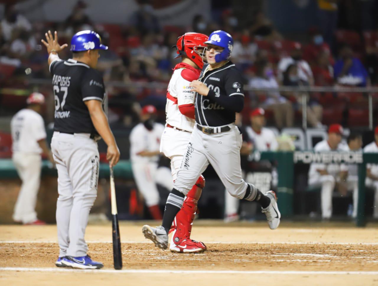 $!Venados de Mazatlán deja tendido a Charros de Jalisco en feria de carreras