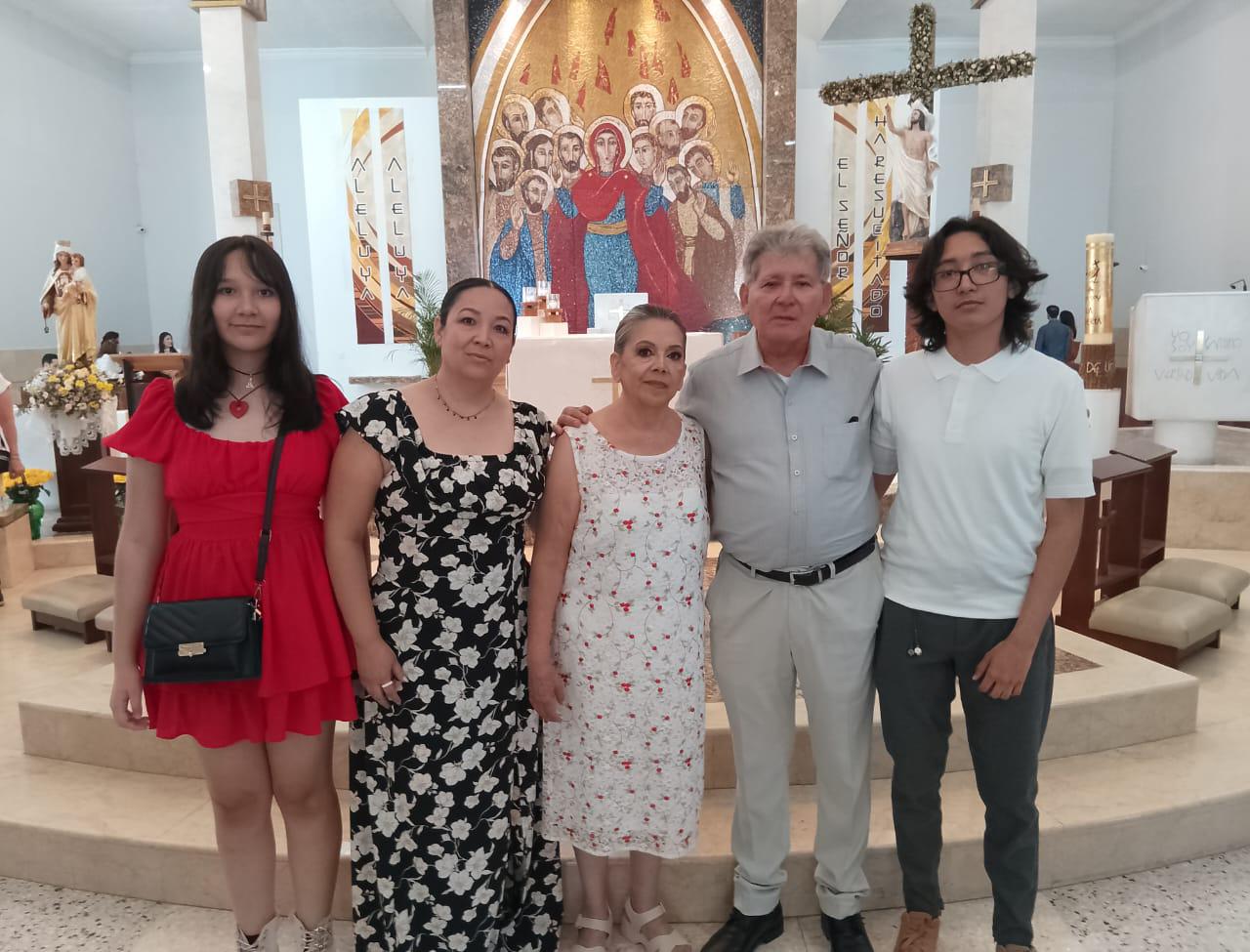 $!Leah Nájar, Karina Lora, Guadalupe Arce, Rey Lora y Luciano Nájar.