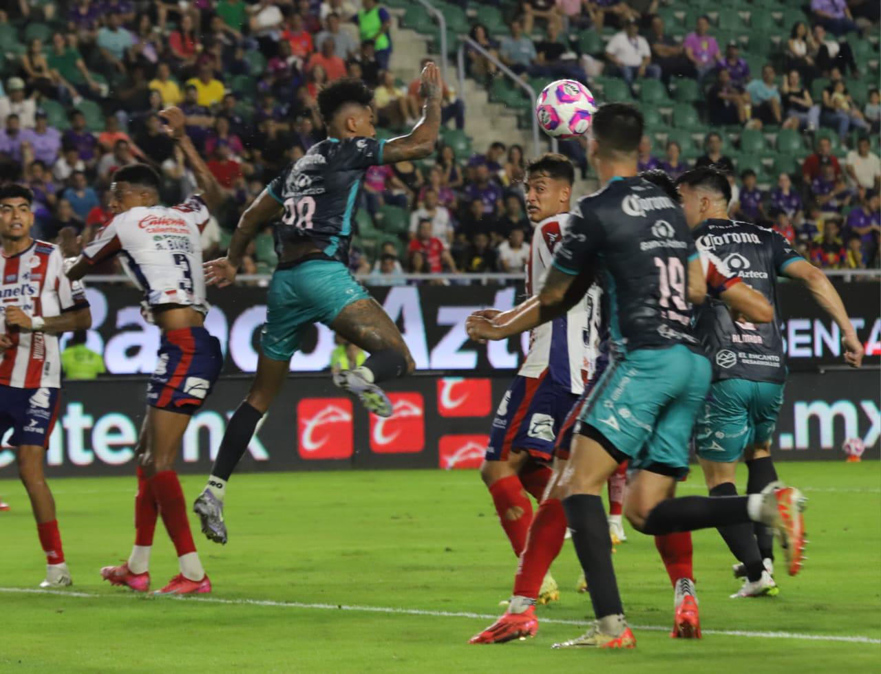 $!Mazatlán rompe mala racha y vence a San Luis con gol agónico de Bryan Colula