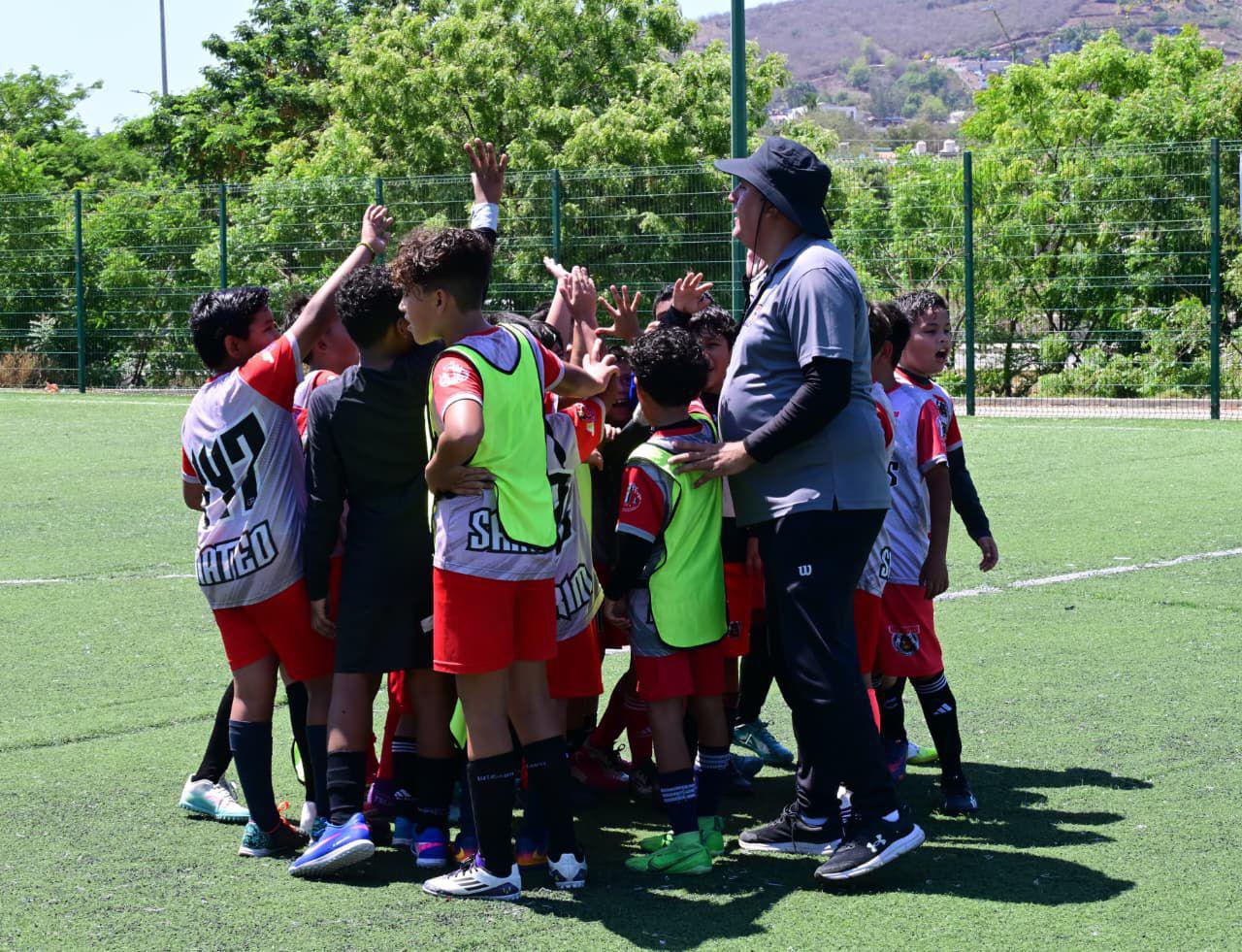 $!El futbol se convierte en herramienta de paz para la niñez mazatleca