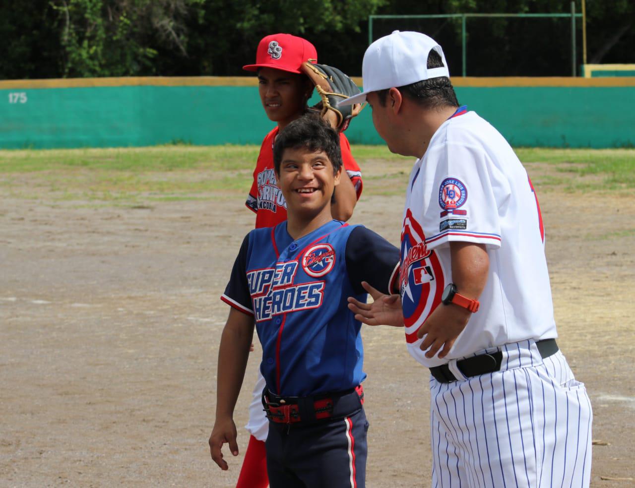 $!Super Héroes juegan al beisbol sin límites