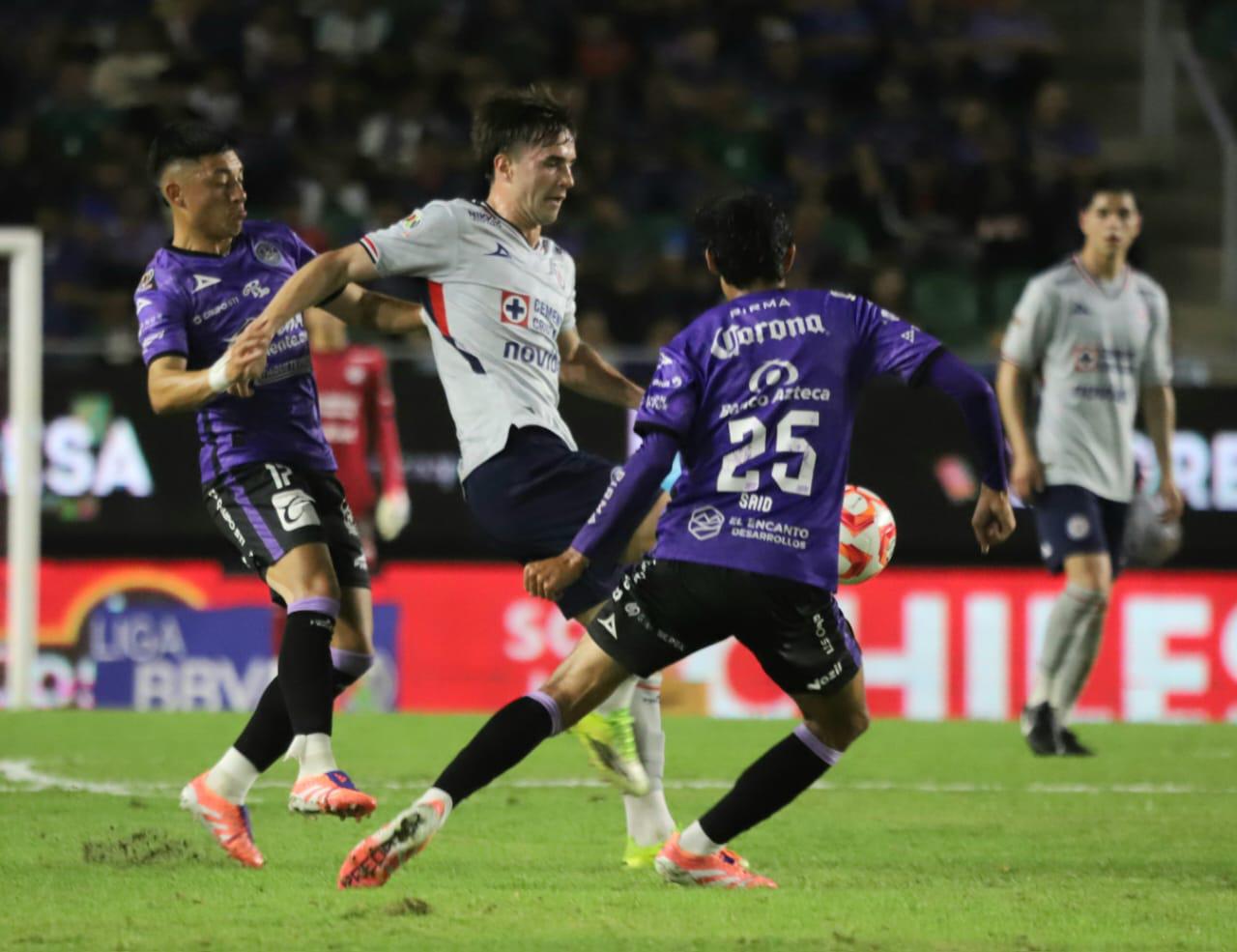$!Mazatlán FC acaricia el triunfo, pero al final se le escapa ante Cruz Azul