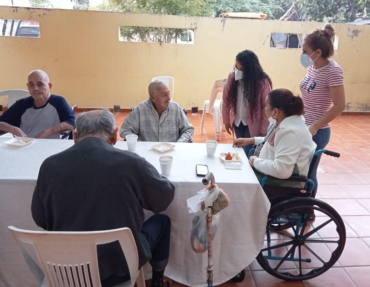 $!DIF Municipal parte Rosca de Reyes en Asilo de Ancianos y Albergue de Isla del Bosque, en Escuinapa