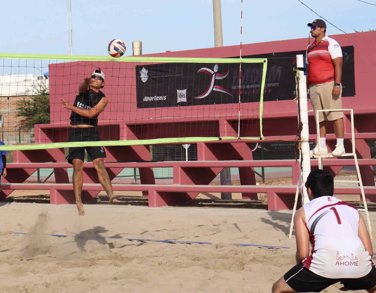 $!La primera es de plata para Mazatlán, en estatal de voleibol de playa