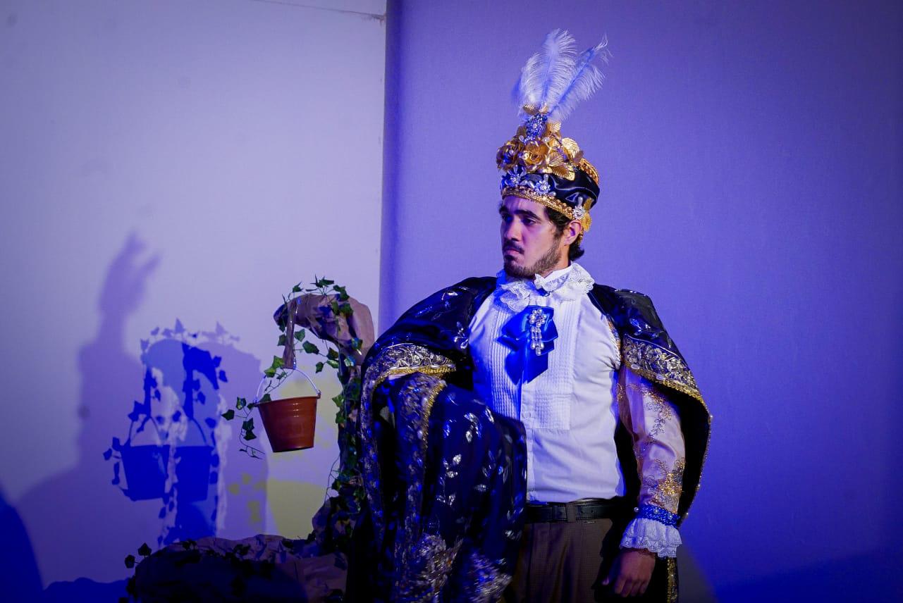 $!El elenco llevó al público a través del viaje del Principito por distintos planetas, desde el del rey hasta el hombre de negocios.