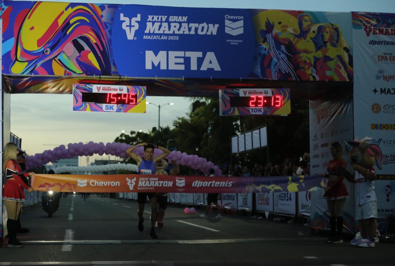 $!Italia Rosas y Roberto Medina se apoderan de la competencia 5K del Maratón Mazatlán