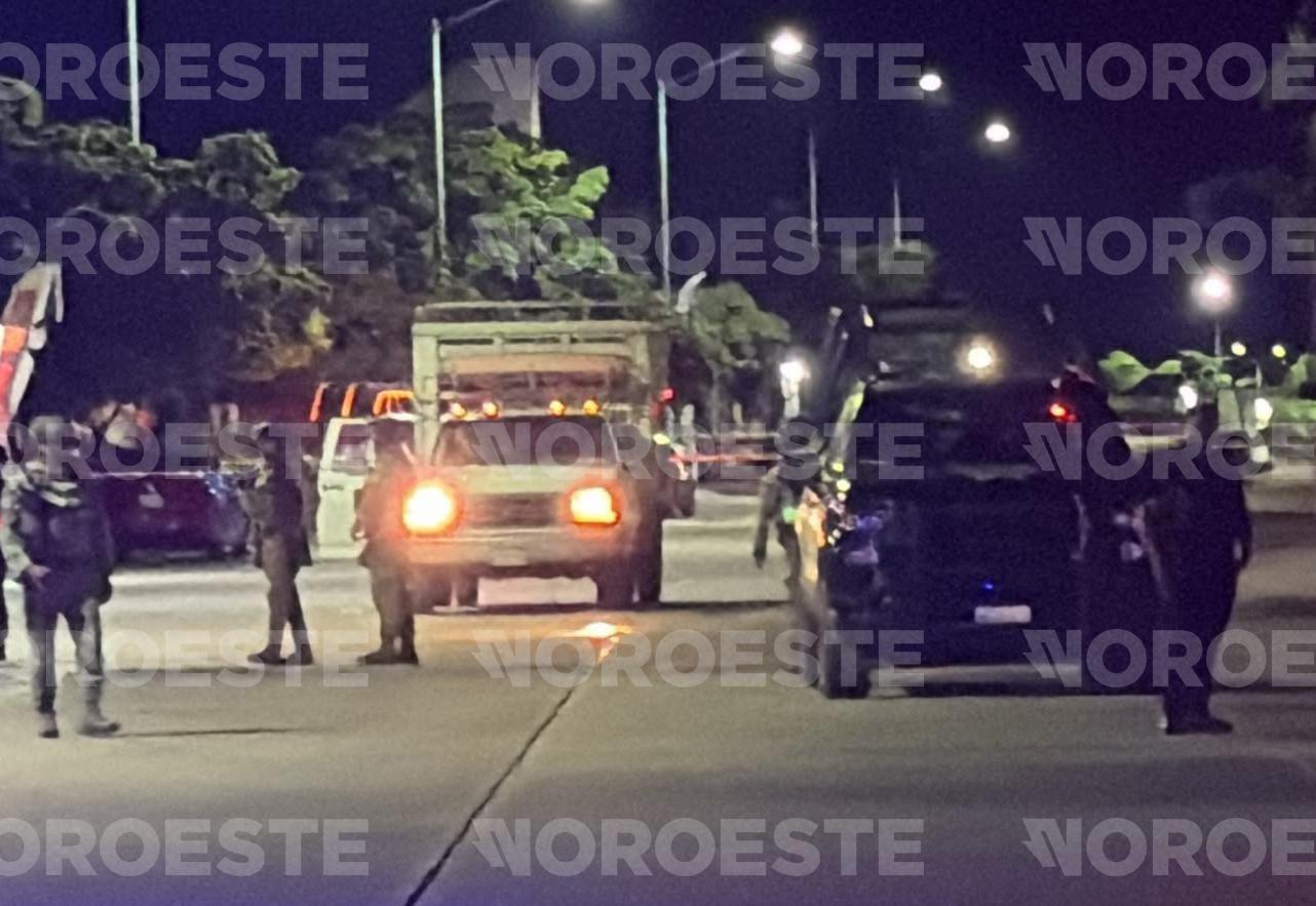 $!Rafaguean a pareja que circulaba en camioneta de redilas en Pradera Dorada V, en Mazatlán; hay un muerto y una mujer herida