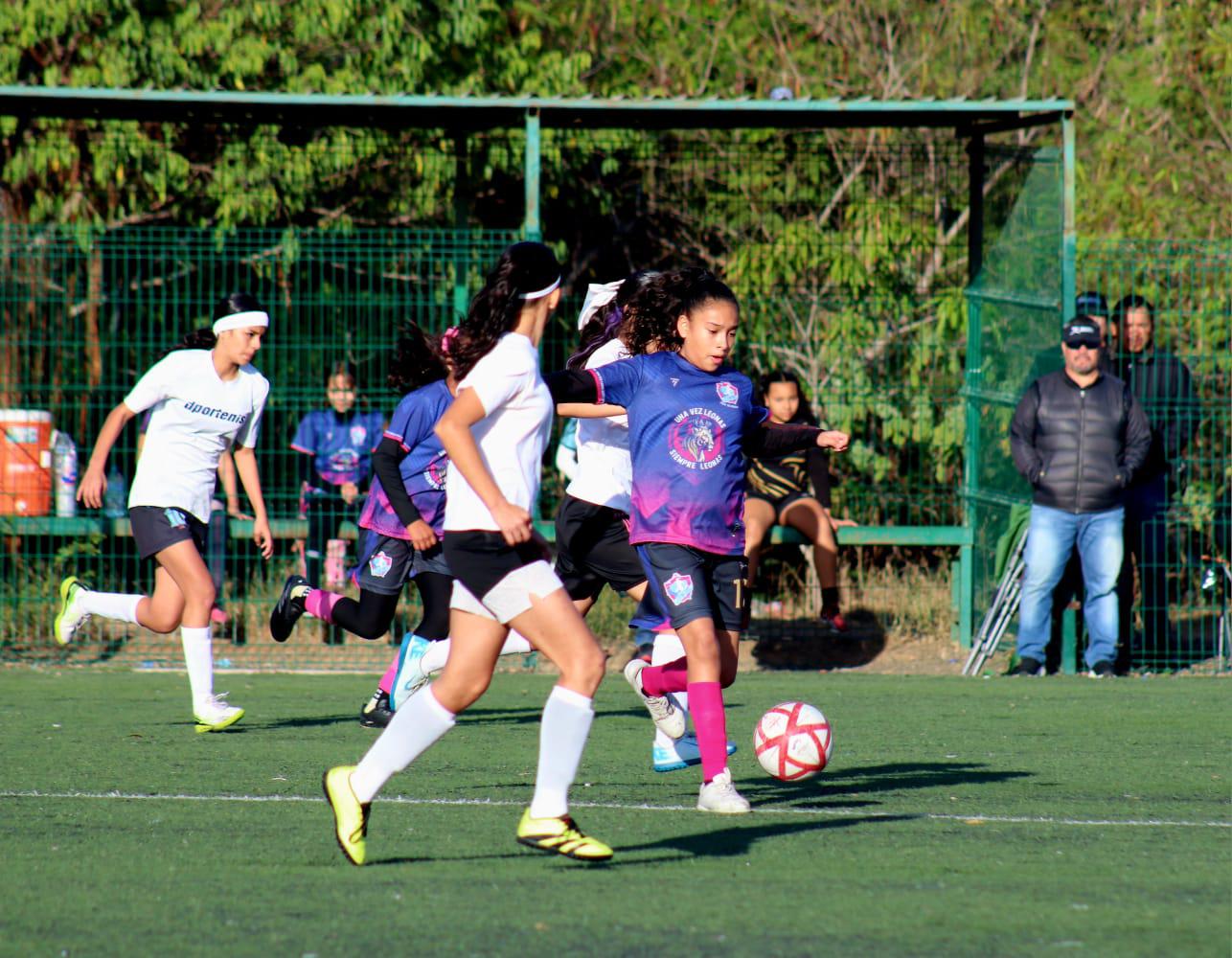 $!Unión vence a Leonas Piña, en selectivo municipal de futbol femenil