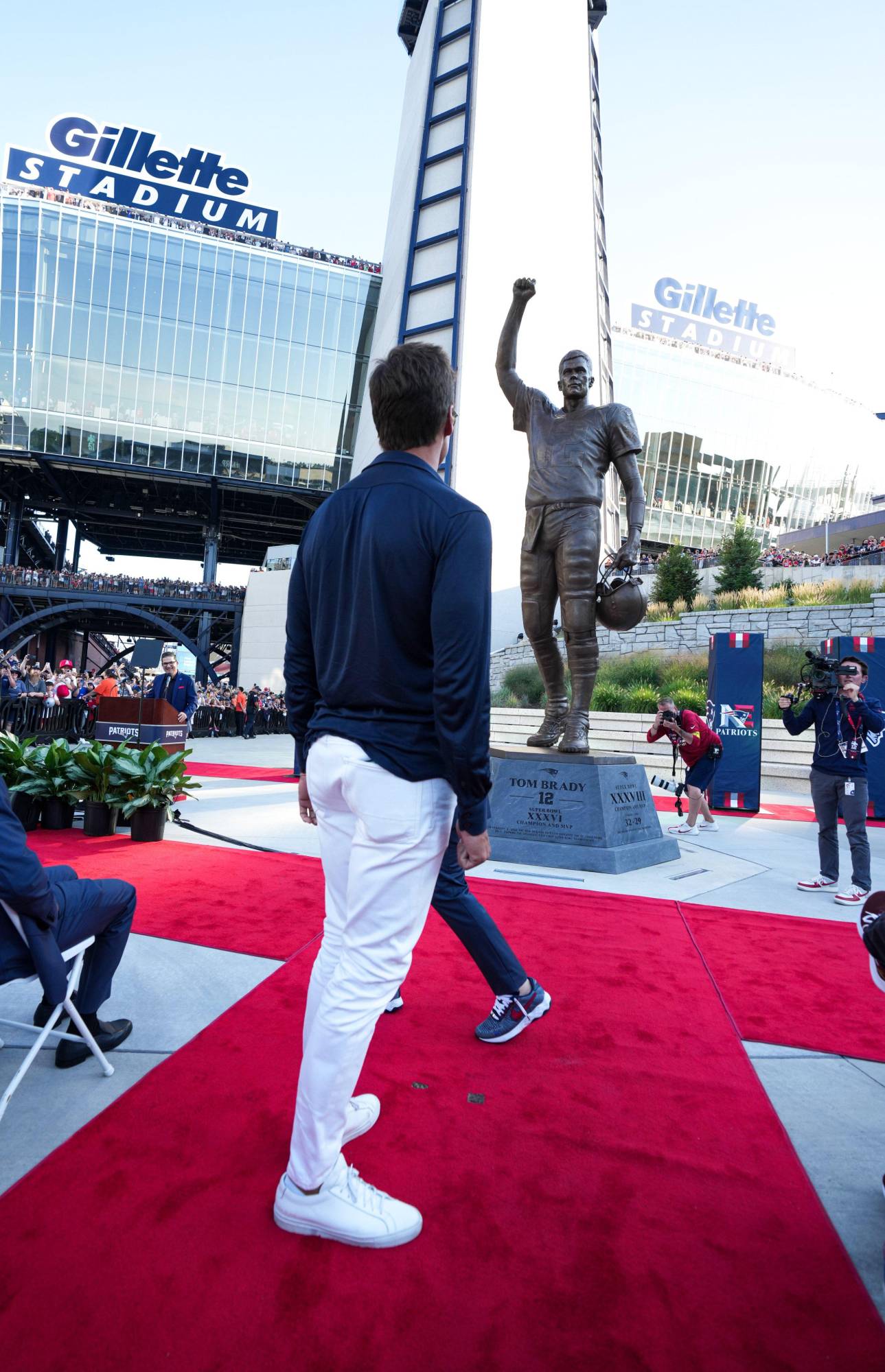 $!Tom Brady es inmortalizado en casa de Patriots con una estatua