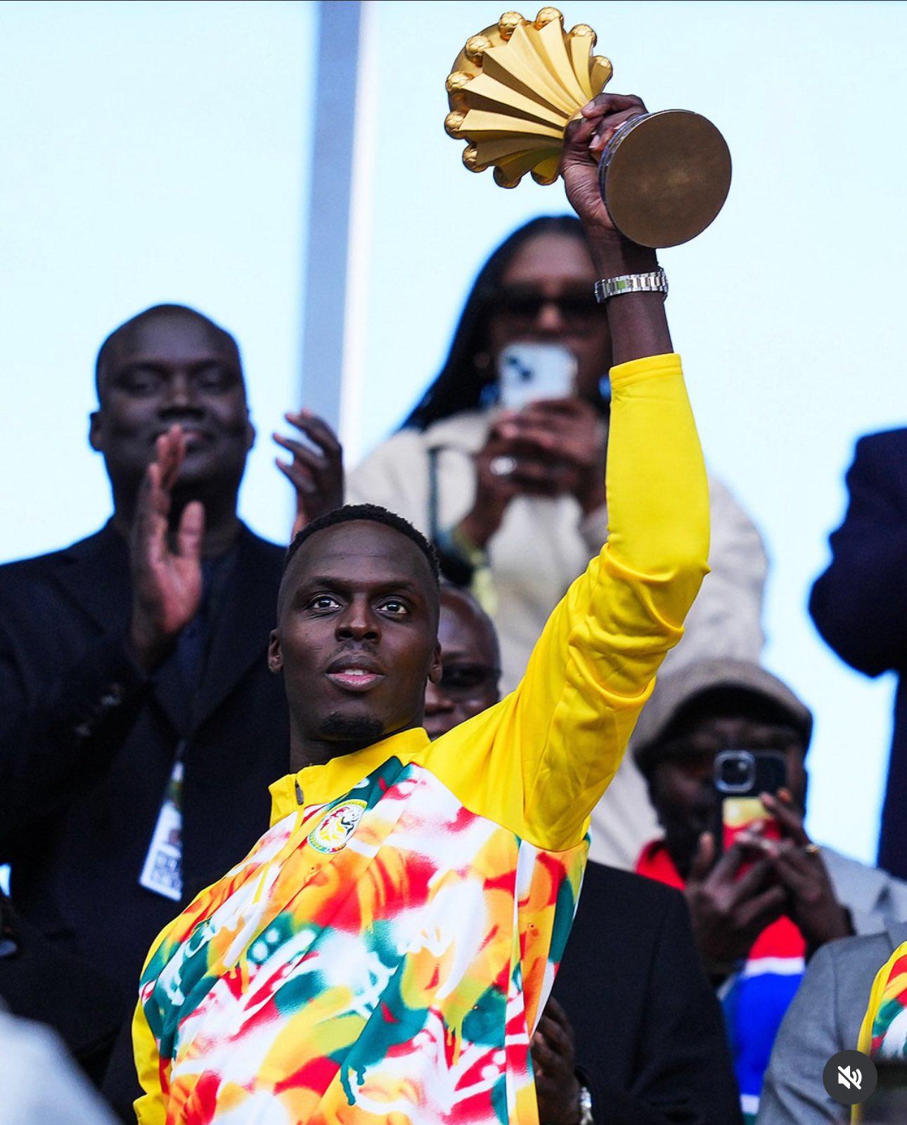 $!Senegal desafía a la CAF y presume el trofeo de la Copa Africana 2025 en Francia