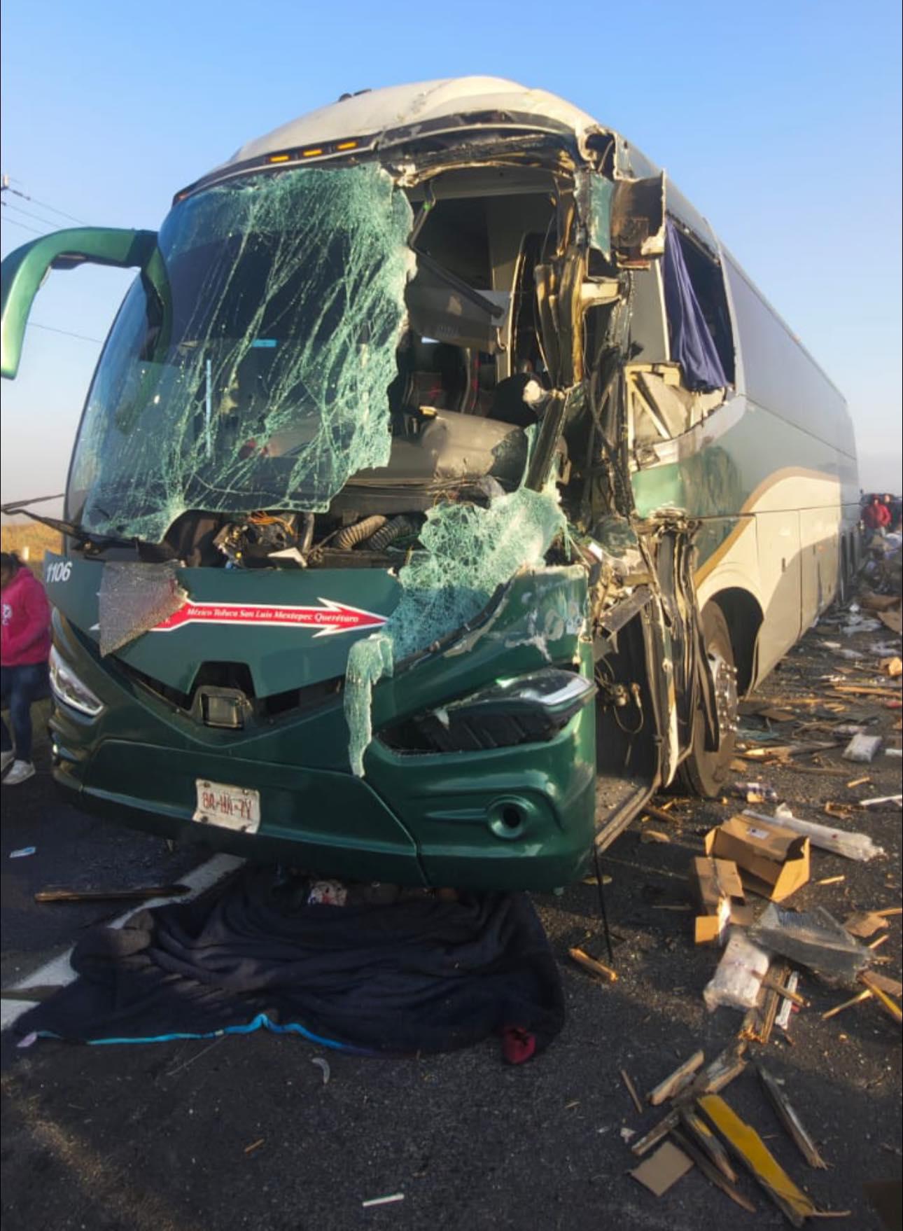 $!Carambola de 40 vehículos en EdoMex, deja tres personas muertas y más de 15 lesionadas