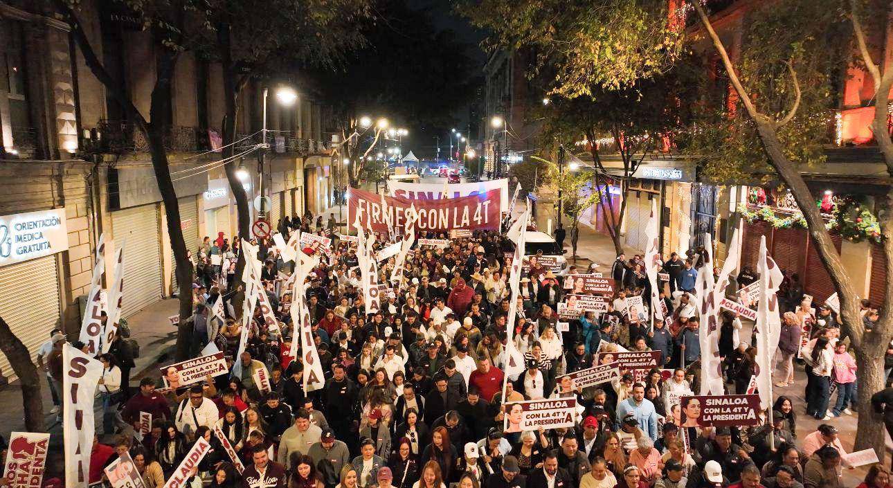 $!Morenistas sinaloenses acuden al zócalo de la CDMX por aniversario de la 4T