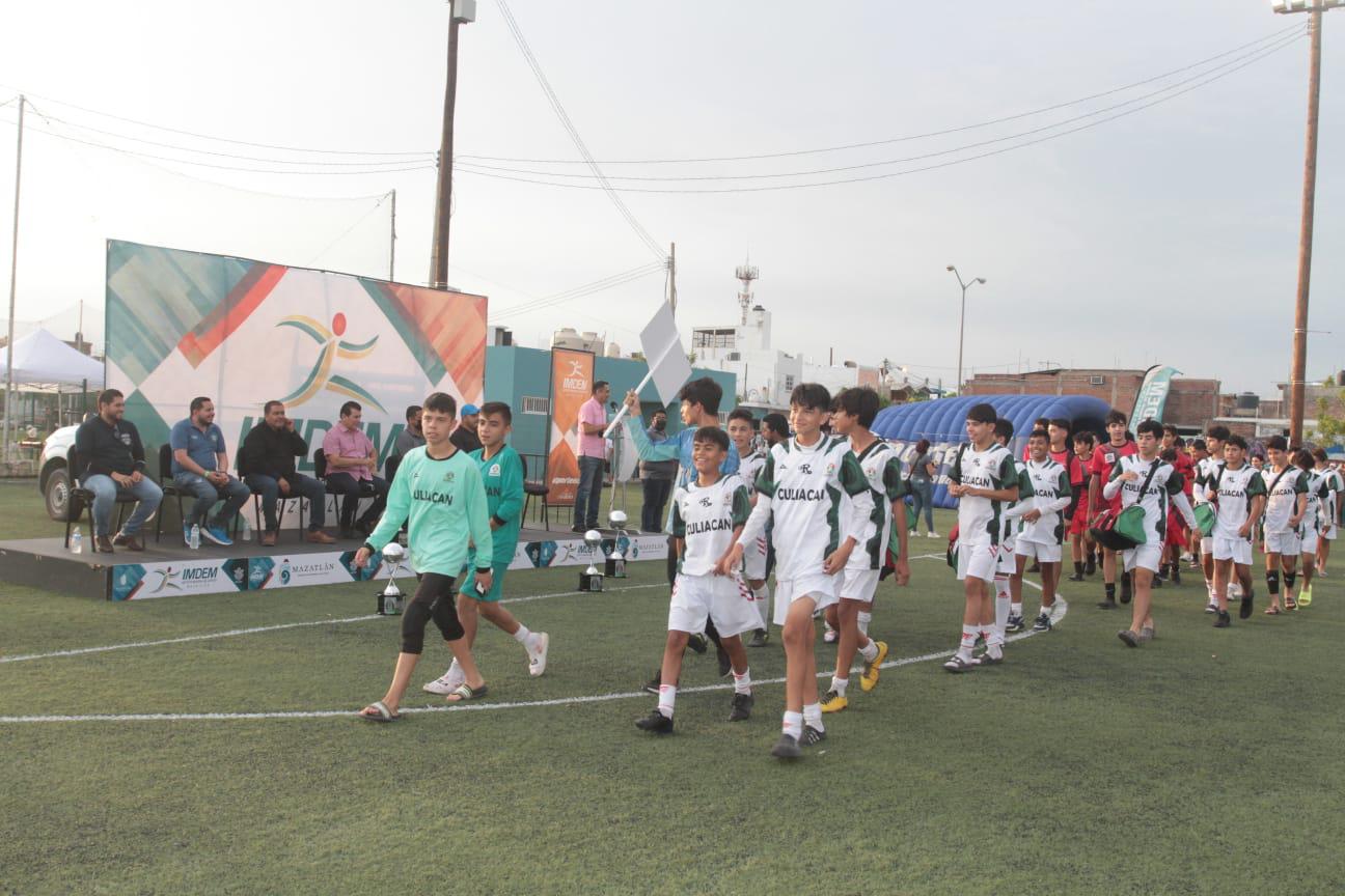 $!Futbolistas sinaloenses inauguran Torneo Estatal Juvenil, en Mazatlán