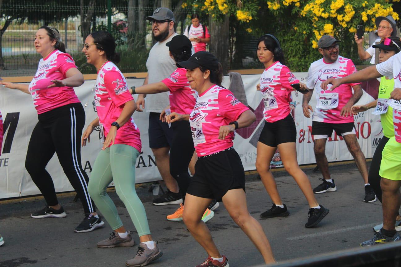 $!Unen lazos contra el cáncer de mama, en el Parque Central Mazatlán
