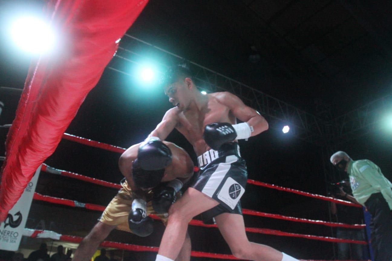 $!Pedro Guevara fulmina en tres rounds a Roberto López en su regreso a la Germán Evers