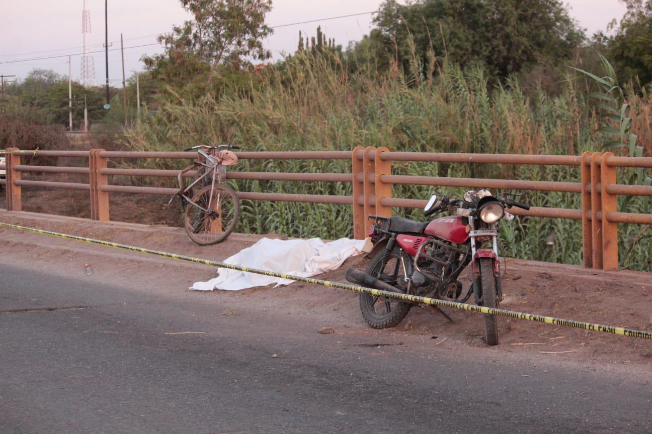 $!Un adulto mayor muerto y un joven herido deja choque de motocicleta y una bicicleta en la sindicatura de Culiacancito