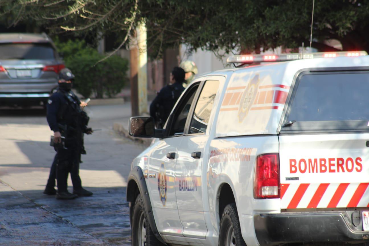 $!Grupo armado incendia y vandaliza un domicilio de la colonia Lomas de Guadalupe, en Culiacán