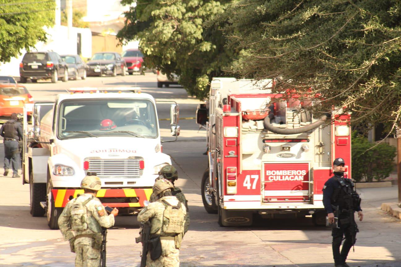$!Grupo armado incendia y vandaliza un domicilio de la colonia Lomas de Guadalupe, en Culiacán