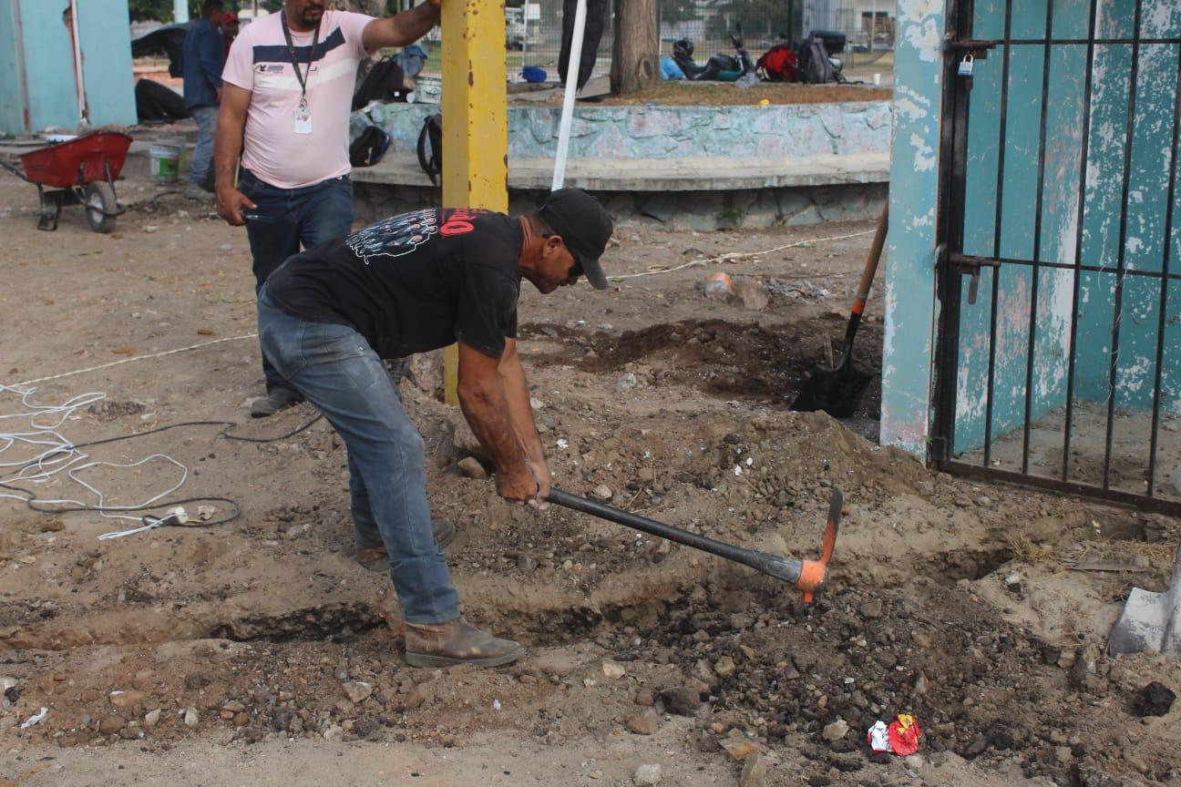 $!Redoblan esfuerzos en la rehabilitación de la Unidad Deportiva Sahop