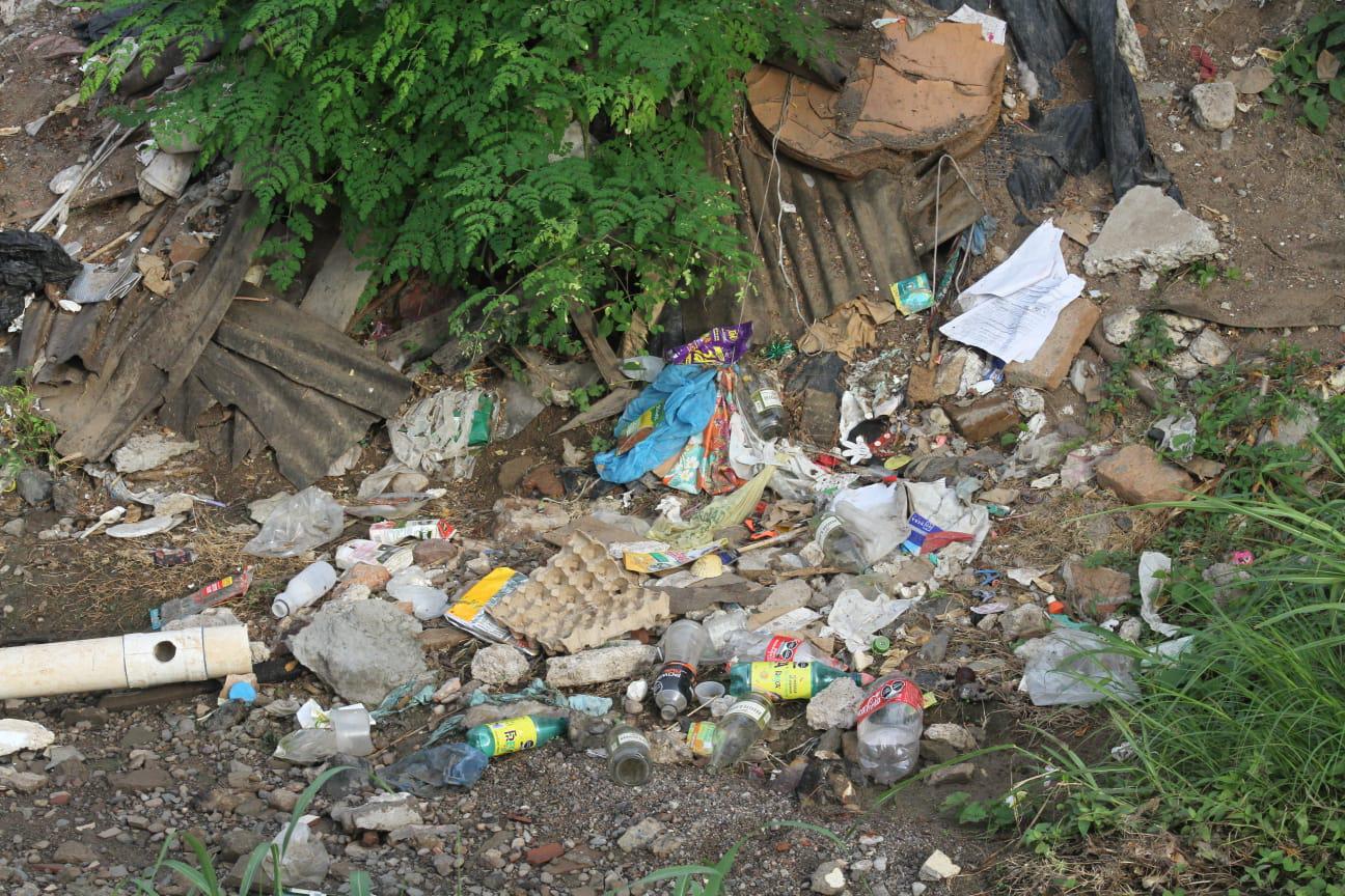 $!Con la temporada de lluvias en marcha, canales y arroyos en Mazatlán están llenos de basura
