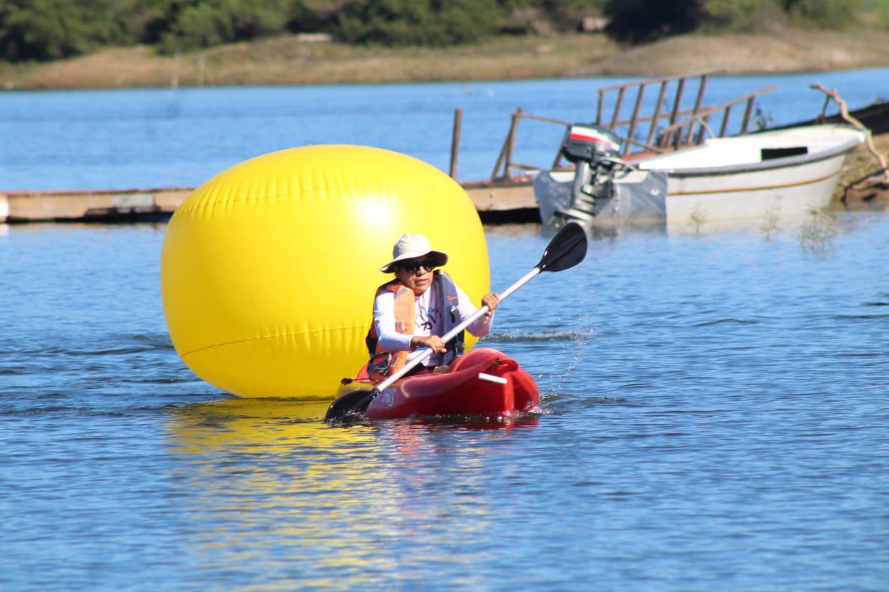$!Disfrutan nadadores mazatlecos de la presa Picachos