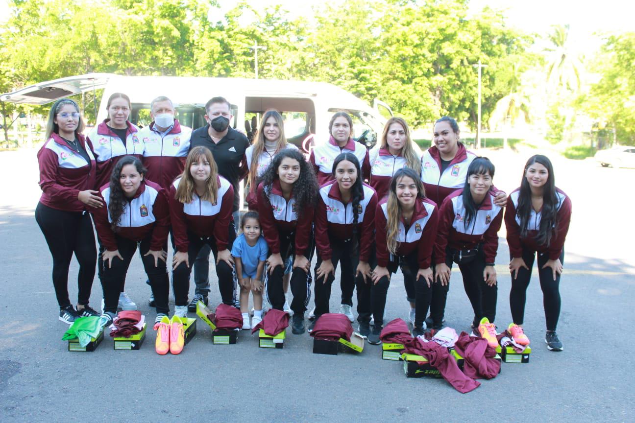 $!Uniforman a selección que competirá en Nacional 5ta Copa Mamás 2021