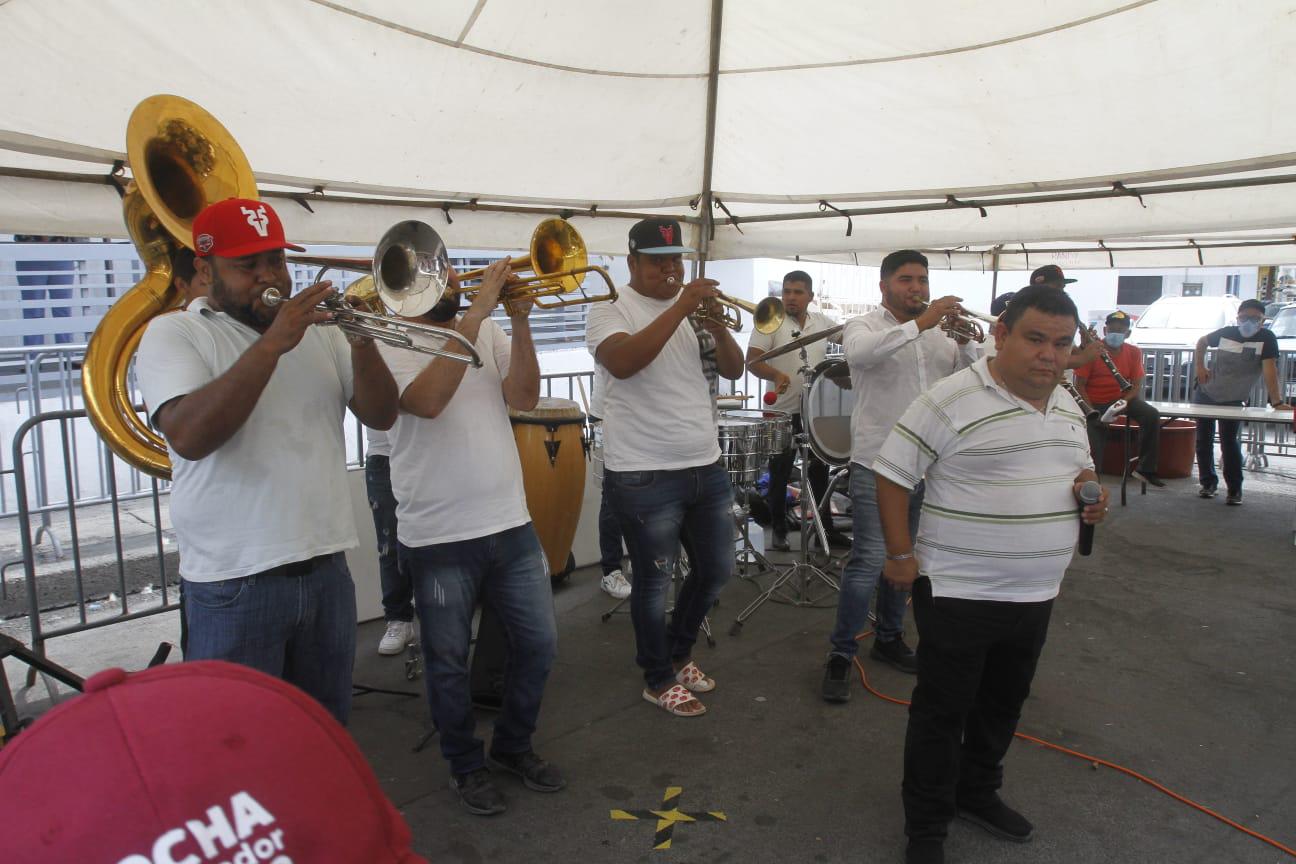 $!En Mazatlán, Juan Carlos Patrón ‘adelanta’ festejo ante su posible triunfo en el Distrito 23