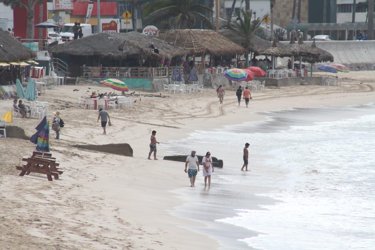 $!El mar de fondo ‘se come’ zonas de playa en Mazatlán