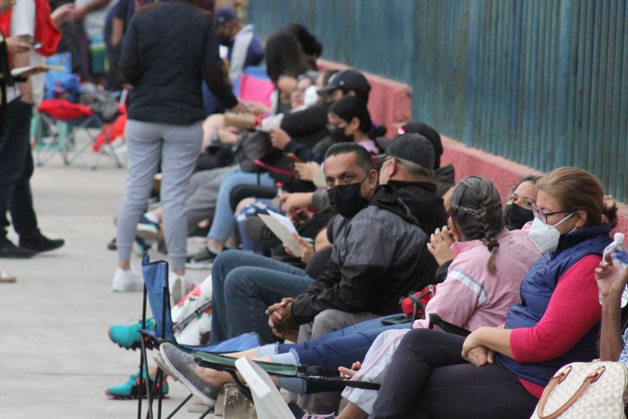 $!Abren Polideportivo de la UAS en Mazatlán para vacunar contra el Covid a adolescentes