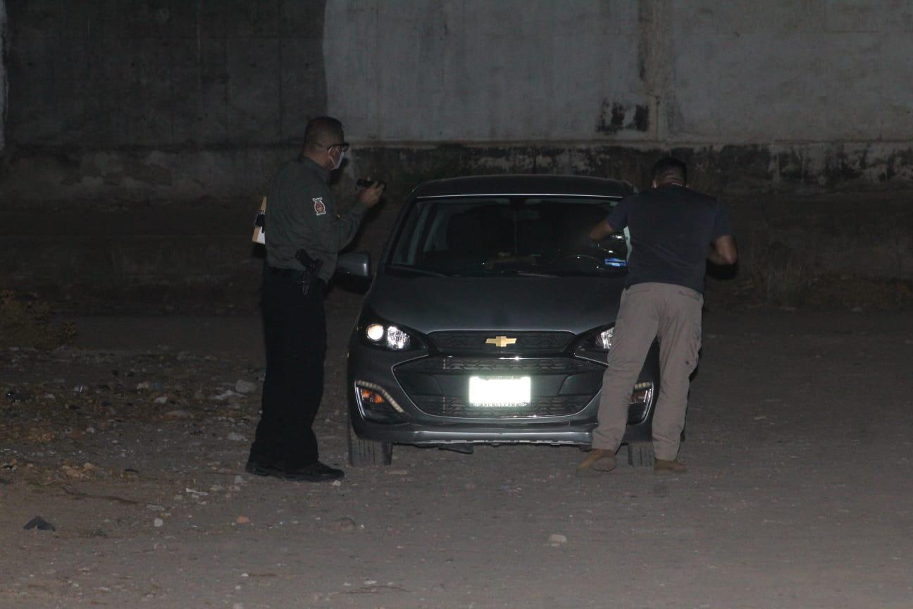 $!Asesinan a vecino de la colonia Lázaro Cárdenas en el interior de un automóvil en Culiacán